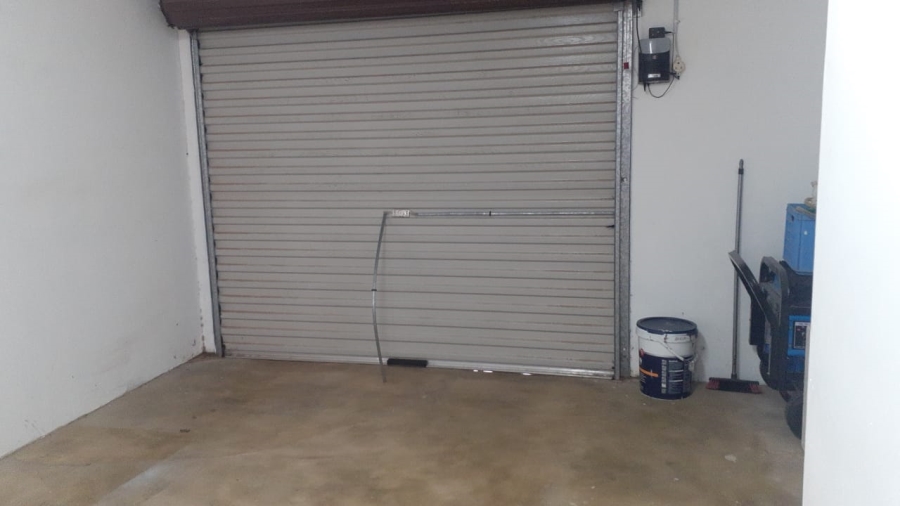 To Let 2 Bedroom Property for Rent in Wavecrest Eastern Cape